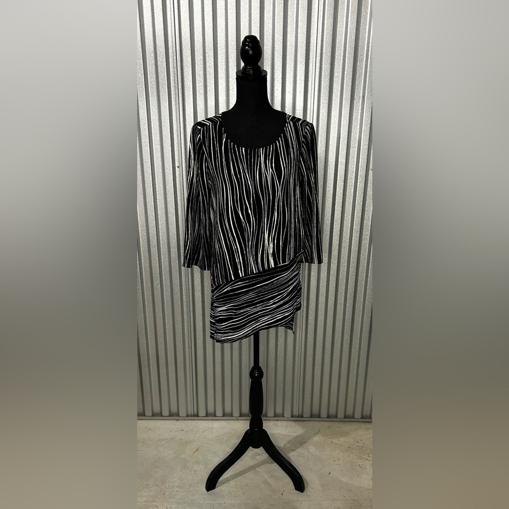 Women’s Halston Black White Up Down Abstract Long Sleeve Scoop Blouse Size Small